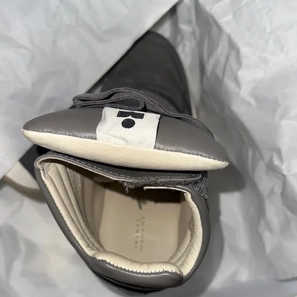 Isabel Marant Gray and Cream Sneakers - Picture 4 of 13